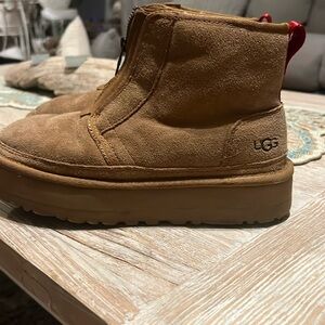 Ugg size 8 women’s winter boots Authentic front top zipper for easy wear